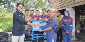  Pengabdian Kepada Masyarakat Serahkan Mesin Pellet Ikan kepada Pokdakan Mina Berkah Mandiri